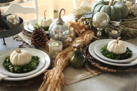 Wedding table setting includes so many factors, even simple and minor details that will add great charm to it, and place setting is one of the major details to be considered. How To Set A Traditional Thanksgiving Table Setting