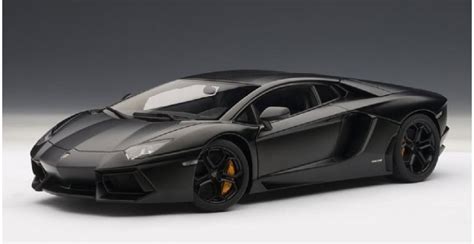 Around 16% of lamborghinis on our website have black paint jobs, but don't be deceived into thinking that's merely a practicality. AUTOart 74661 Lamborghini Aventador LP700-4 Matt Black 1:18
