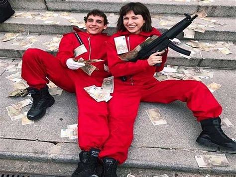 Netflix ha svelato le prime immagini dell'ultima stagione de 'la casa di carta' che uscirà in due parti, il 3 settembre e il 3 dicembre. La casa di carta 3: svelata la data di uscita. Ecco quando ...