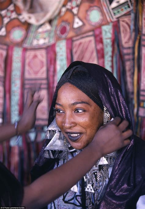 photographs of the islamic tuareg tribe where women embrace sexual freedoms daily mail online