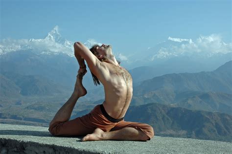 TOP 5 YOGA SCENES AROUND THE WORLD - Travel magazine for a curious