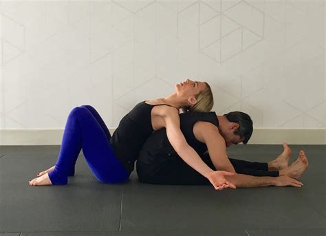 Begin this pose by standing next to each other, looking in the advanced partner yoga poses. 5 Ways Partner Yoga Is A Great Idea for Couples ...