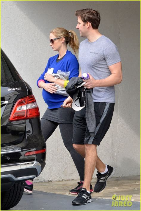 Pregnant Emily Blunt S Baby Bump Is Getting Bigger Bigger Photo