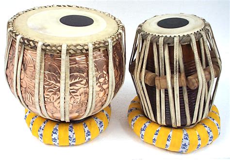 Alat musik tradisional jenis ini berupa seperti gong kecil yang digunakan sebagai salah satu komponen gamelan jawa ataupun sunda. Murka Cinta: 10 Alat Musik Tradisional India
