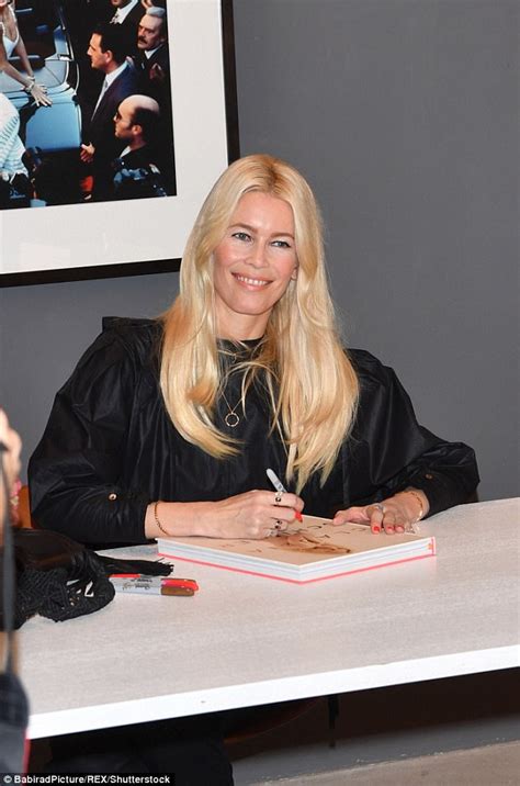 Claudia Schiffer Wows At Her Book Signing In Germany Daily Mail Online