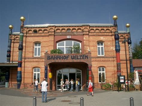 Der bahnhof in uelzen (landkreis) ist einer von tausenden bahnhöfen, die bei ortsdienst.de gelistet sind. Hundertwasser-Bahnhof in Uelzen