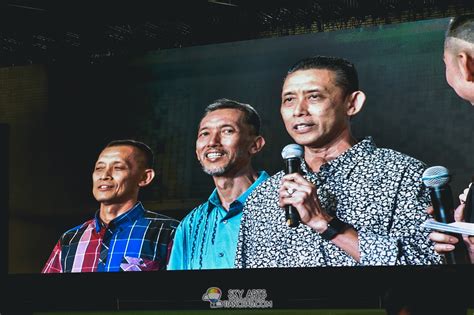 Born in a poor family, he never gave up despite the difficulties he went through. My Experience Watching Lee Chong Wei Movie in National ...