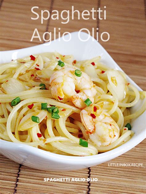 The recipe uses minimal ingredients and makes a quick and easy dinner. Little Inbox Recipe ~Eating Pleasure~: Spaghetti Aglio Olio