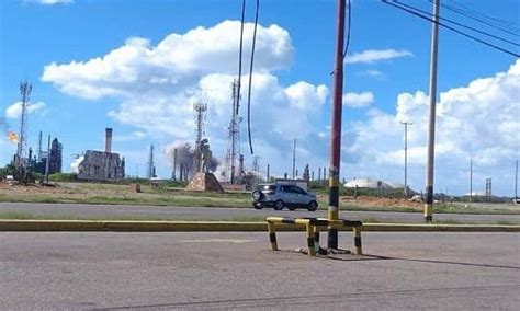 Reportan Fuerte Explosión En La Refinería De Amuay Este 27oct Fotos Notitotal