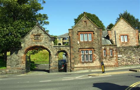 Park Lodge And Entrance Arch From Back © Roger Templeman Geograph