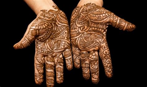 Kendi yang terlihat sederhana juga memiliki pola. 100+ Gambar Henna Tangan, Kaki, Pengantin | Motif, Corak, Model Simple