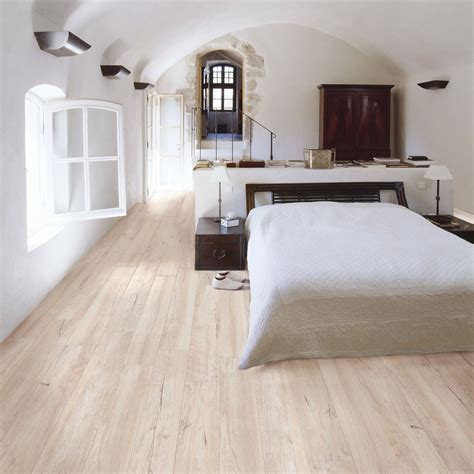 It has a rating of 4.8 with 26 reviews. Muniellos Light Oak Anti-Slip Wood Effect Tiles | Bedroom ...