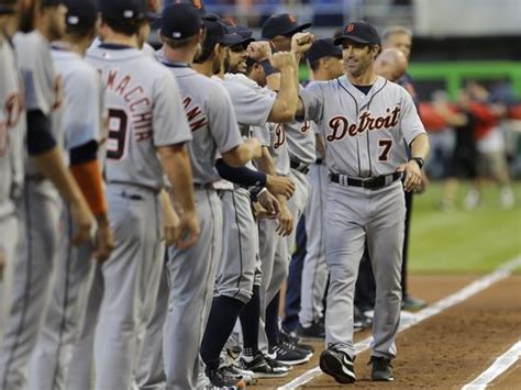 Tigers Justin Verlander Takes No Hit Bid Into Sixth On Opening Day