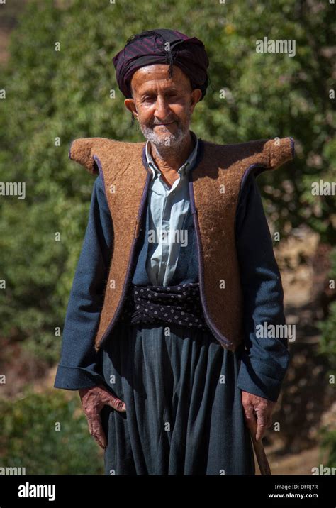 traditional kurdish clothing