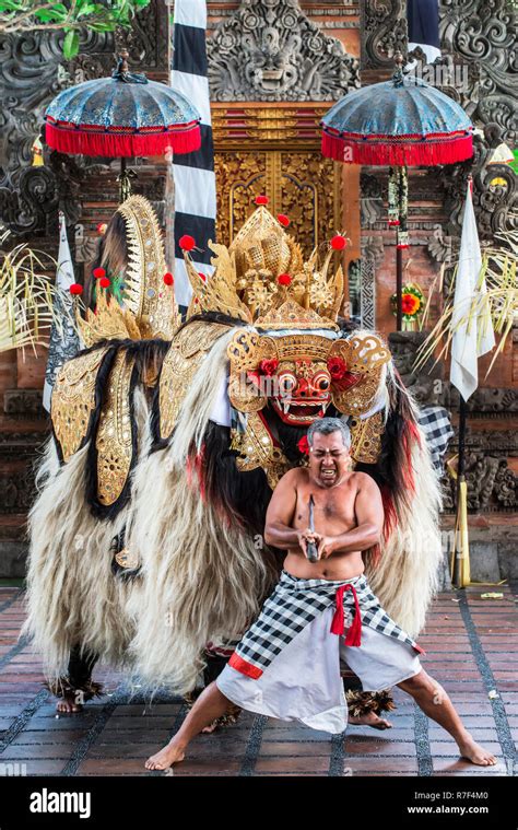 La Danza Del Barong Y El Kris Fotografías E Imágenes De Alta Resolución