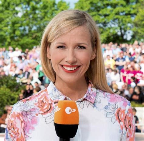 She is the current presenter of zdf fernsehgarten and zdf fernsehgarten a model attribution edit summary content in this edit is translated from the existing german wikipedia article at :de:andrea kiewel; Andrea Kiewel: Udo Lindenberg in den "Fernsehgarten" - WELT