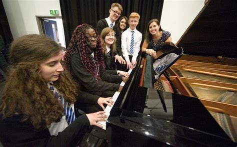 Snapped Musician Jamie Cullum Donates Piano To Commonweal School