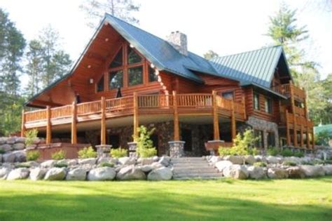 Massive wood house made of logs, better known as a log house or a log cabin, is a type of wooden house that has been known for more than 2000 years. Massive luxurious log home with access... - HomeAway McGregor