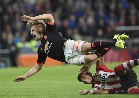 Manchester Uniteds Luke Shaw Suffers Double Fracture In Leg During