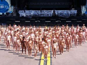 Nakedheart Kunstprojekt Von Gerrit Starczewski 100 Nackte Als Herz