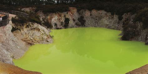 In New Zealand This Neon Green Sulphur Lake Is Straight