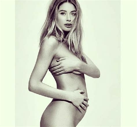 Victoria S Secret Model Doutzen Kroes Puts Naked Pregnant Selfie On