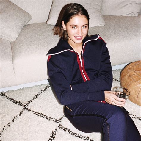 Jude Laws Daughter Iris Law Is All Grown Up And Stunning In Her First Modeling Campaign