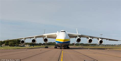 Worlds Biggest Aircraft Antonov An 225 Hauls Itself Off Raf Brize