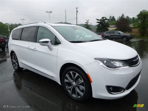 Bright White 2017 Chrysler Pacifica Limited Exterior Photo 113918663