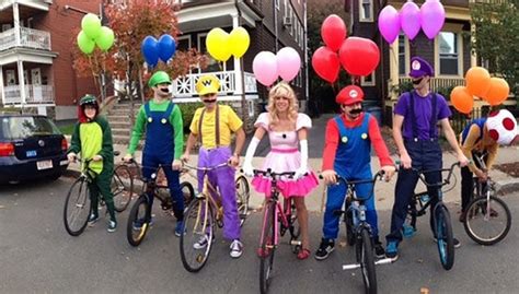 Cool Group Costume Ideas To Try Out This Halloween 30 Pics