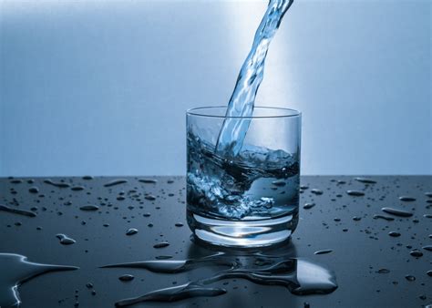Nie tylko picie wody nawadnia organizm Ile płynów dziennie należy wypić Które owoce i warzywa