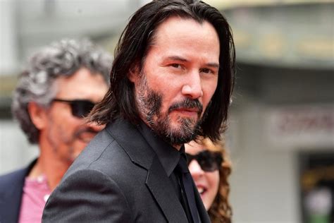 Keanu Reeves Poses For Photos Without Touching Women