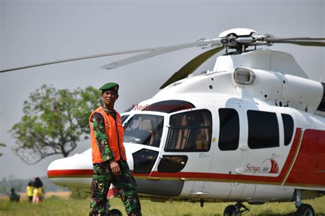 Aku mengalami kejadian misterius di pesawat jurusan makassar. Jurusan Kerja Markir Pesawat / Apa Itu Marshaller Sekali ...
