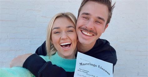 Duck Dynastys Sadie Robertson Gets Her Marriage License With Fiancé