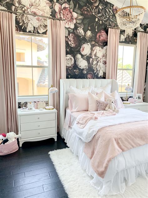 10 Pink And White Bed Room