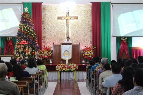 Tema natal pgi tahun 2016 : 600+ Gambar Altar Gereja Protestan Gratis - Infobaru