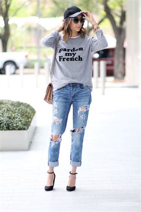 3 Tips For Looking Cool Girl Chic In A Sweatshirt And Jeans Daily