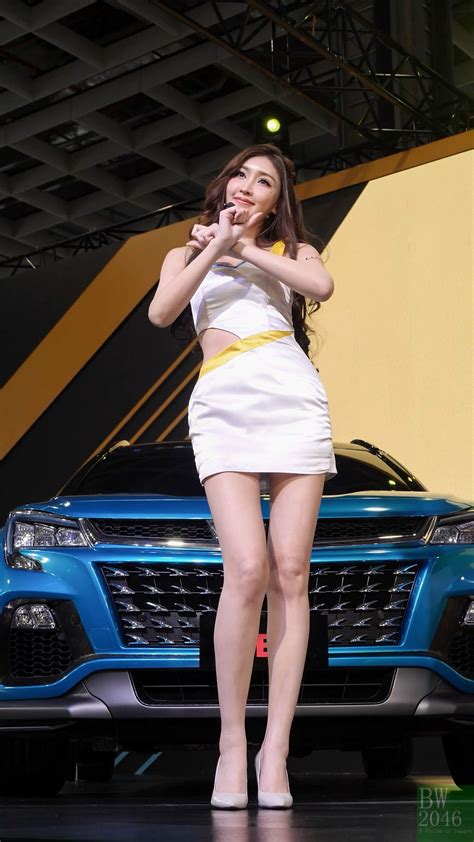 世界新車大展 台北車展 taipei auto show 2020 車模 21 陸上美人魚and哈霓萱 luxgen 納智捷