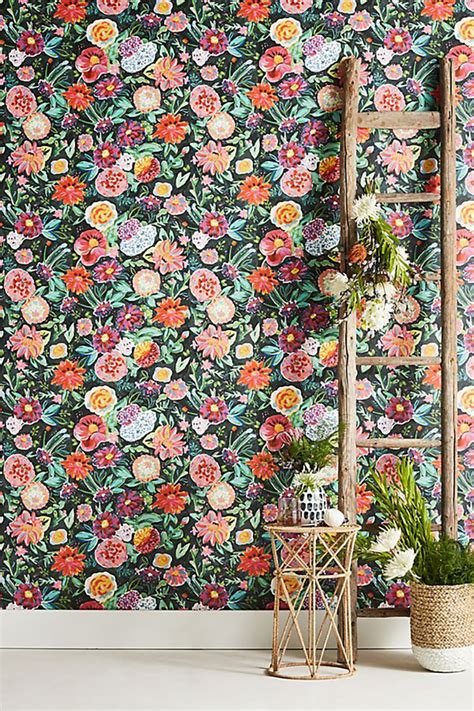 2019 Wallpaper Trends Call For Bold Home Interiors