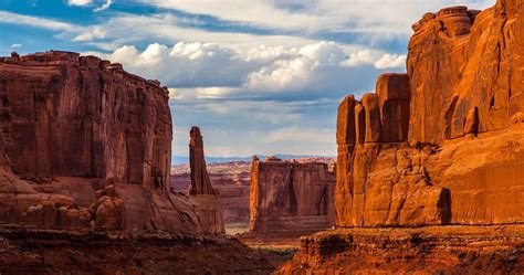 10 Awe-Inspiring Natural Wonders You Can Only See In America