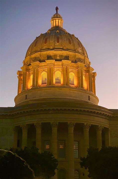 Missouri Capitol Goes Orange For Hunger Action Month