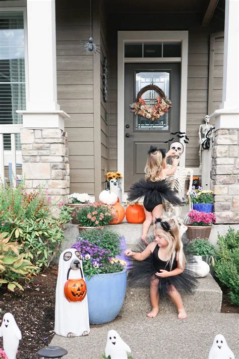 10 Halloween Decorations For Outside