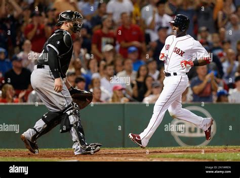 Boston Red Sox S Rusney Castillo Right Scores On A Single By Jackie