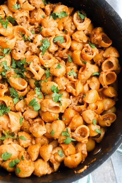 Creamy Ground Beef and Shells in a pan | Easy dinner recipes