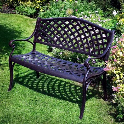 21 Wrought Iron Garden Furniture Highlights The Graceful Air