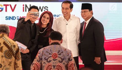 Foto Keakraban Jokowi Dan Prabowo Usai Debat Kedua Pilpres Foto