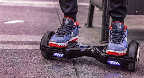 This hoverboard's idea is going to be one of the best things that can happen with your kids to gift them with an exceptional device, which is today's invention. Hoverboard für Kinder: 4 Tipps auf die Eltern achten sollen