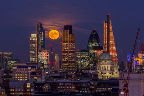 Stunning Pictures Show The Changing State Of The Moon Over London