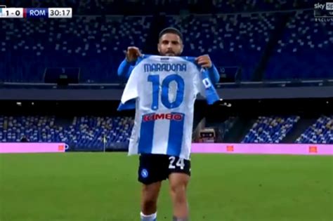 Transformó el penalti que hizo chiellini, que le dio lorenzo insigne volvió a fallar un penalti contra la juventus, en esta ocasión en la supercoppa italia. Napoli-Roma, Insigne gol su punizione e dedica a Maradona