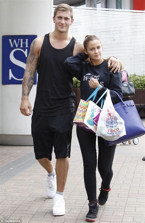 towie s dan osborne and jacqueline jossa enjoy another romantic display daily mail online